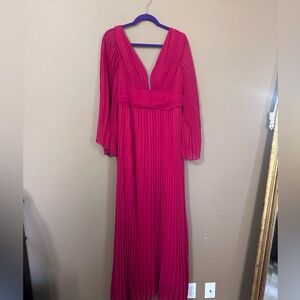 Very long, pleated red dress, long wide, pleaded sleeves zip up back